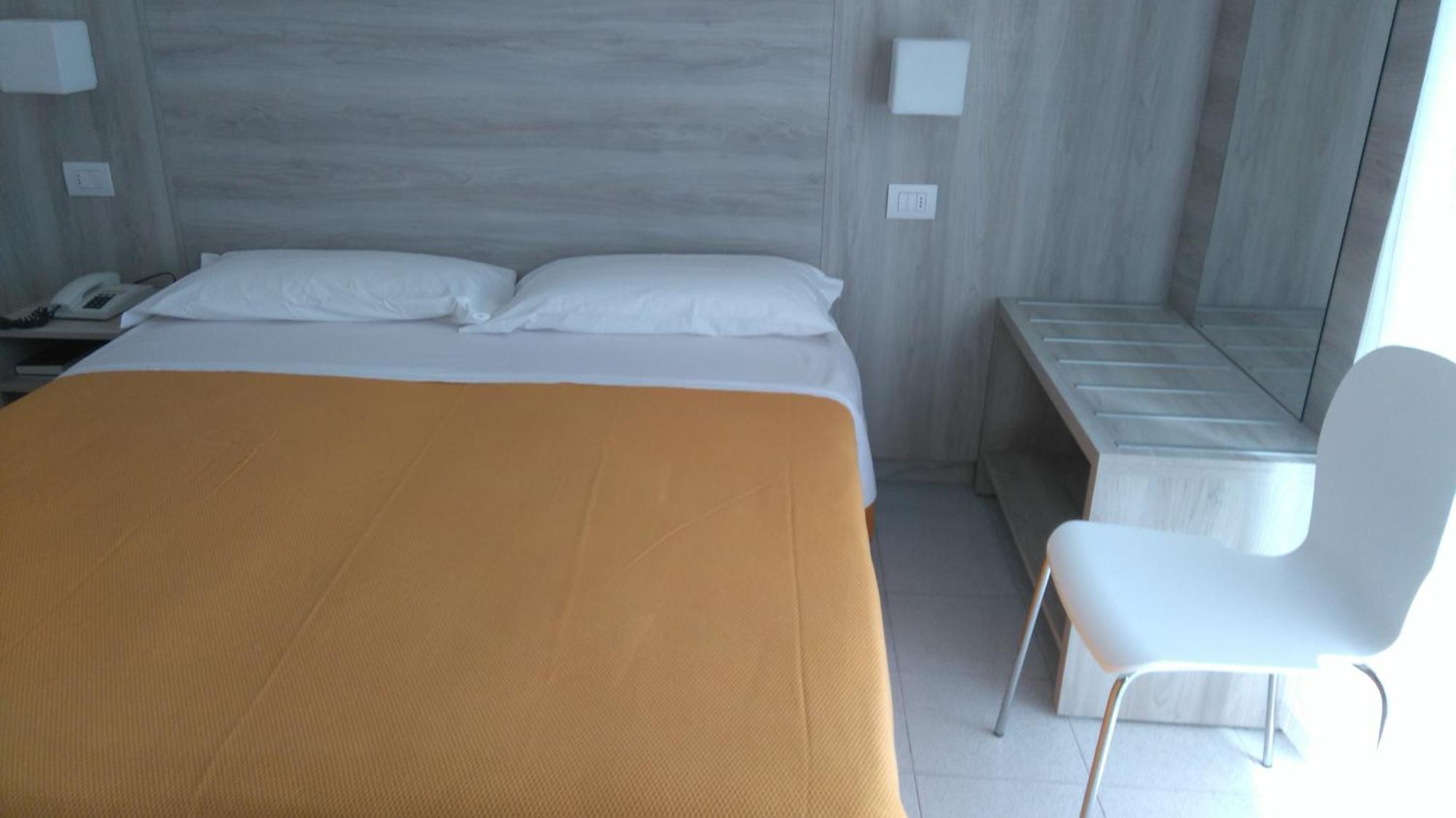 Hotel Monti Rimini Exteriör bild